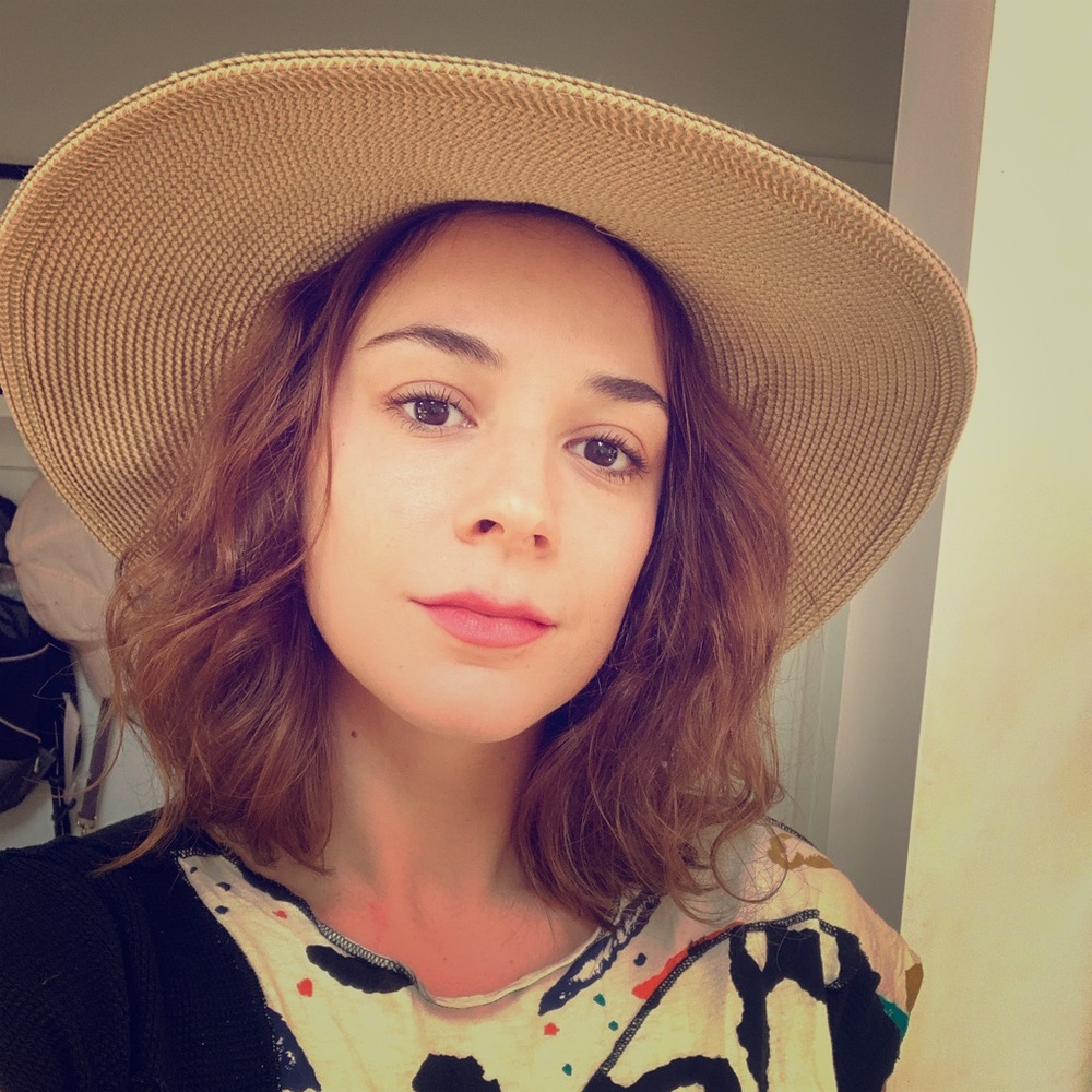 Meet your Posher, Lara